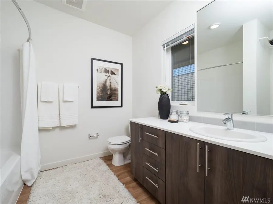 Edison 509 furnished rental — photo 14