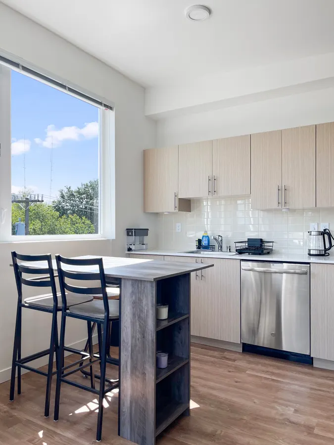 Edison 510 furnished rental — photo 4