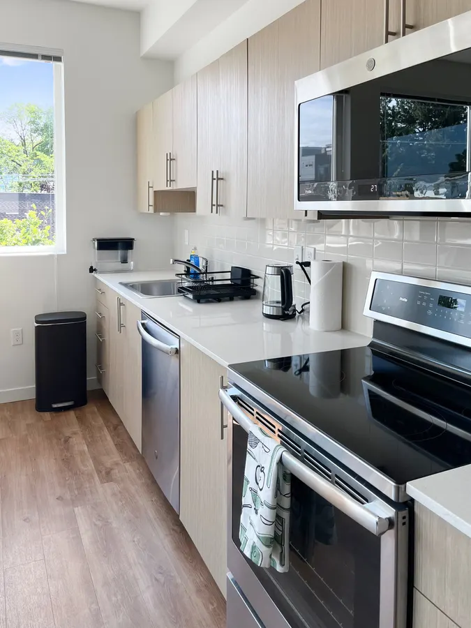 Edison 510 furnished rental — photo 7